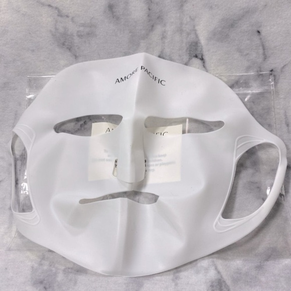 AMORE PACIFIC White Face Mask New